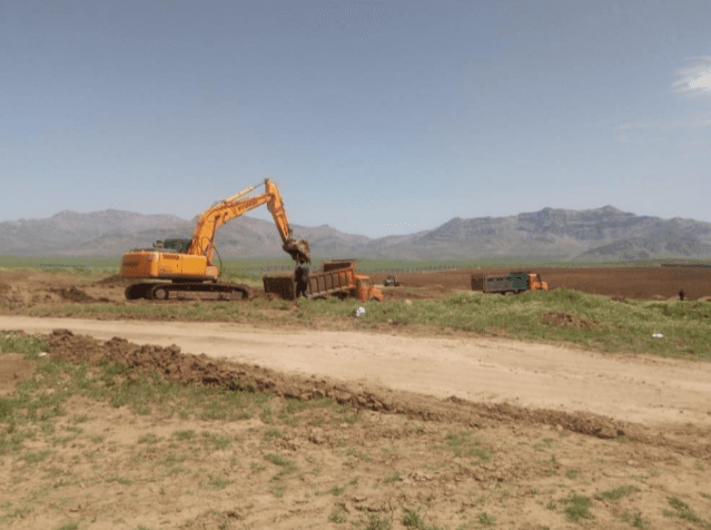 اجرای عملیات خاکی مجتمع دامداری - 2