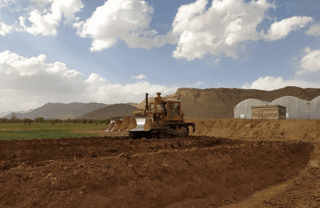 تسطیح اراضی مجتمع گلخانهای صادقی