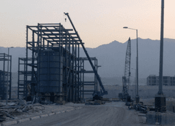 اجرای عملیات نصب اسکلت فلزی شامل (Structure Equipment & Rack Pipe )