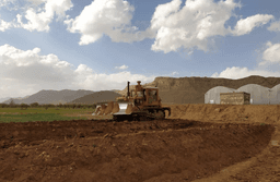 تسطیح اراضی مجتمع گلخانهای صادقی